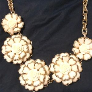 Banana republic cream flower necklace